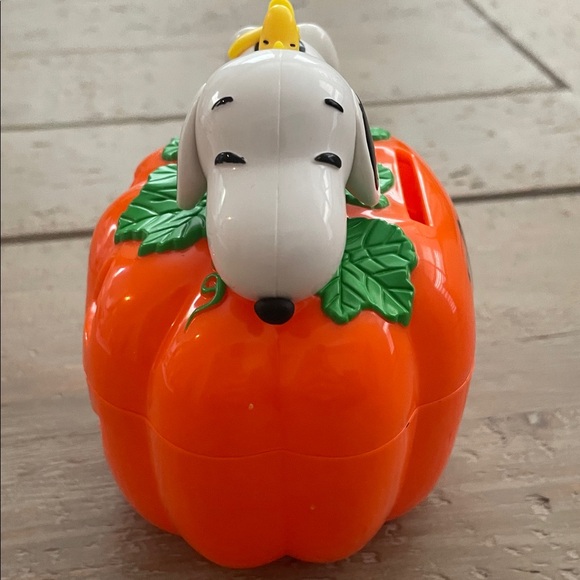 Vintage Snoopy & Woodstock Whitman's Candies Halloween Plastic Pumpkin Coin Bank - Picture 4 of 8